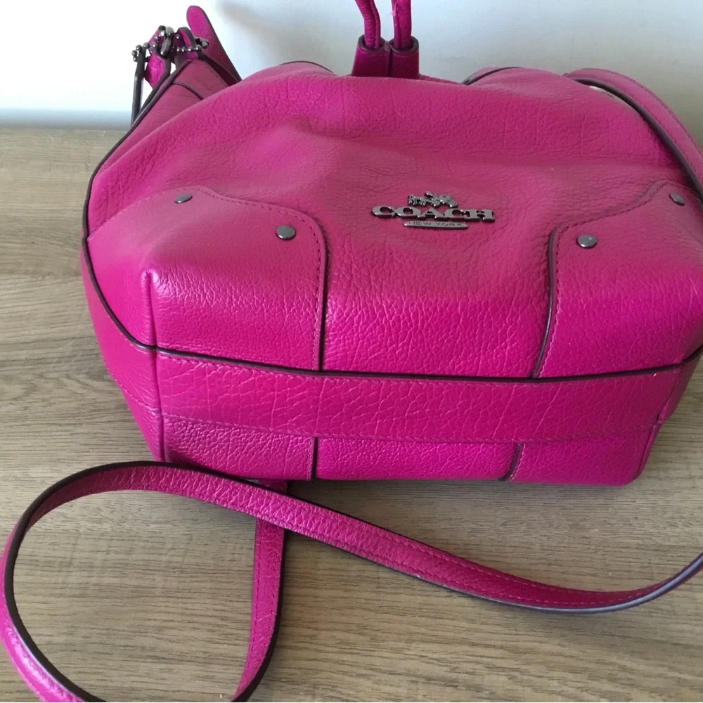 Coach Hot Pink Pebbled Leather Drawstring Shoulder Bucket Bag w/Matching Wallet - Picture 9 of 15